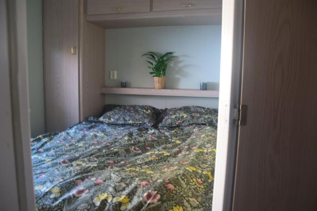 Te Huur: Leuke 4-Persoons Stacaravan Op Top Locatie! Hoenderloo Ngoại thất bức ảnh